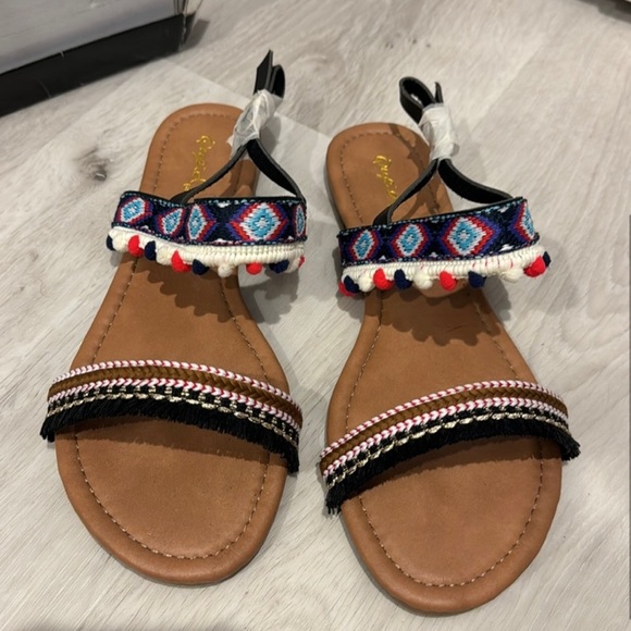 Qupid Shoes - Qupid NWT Bohemian Flat embroidered Sandals size 7.